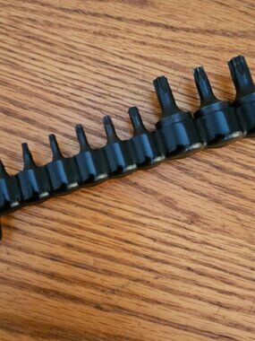 Lisle Torx Bits 9-Pc Set 1/4 Driv T30 to T10, 3/8 Drive T-50 to T-40 Made in USA
